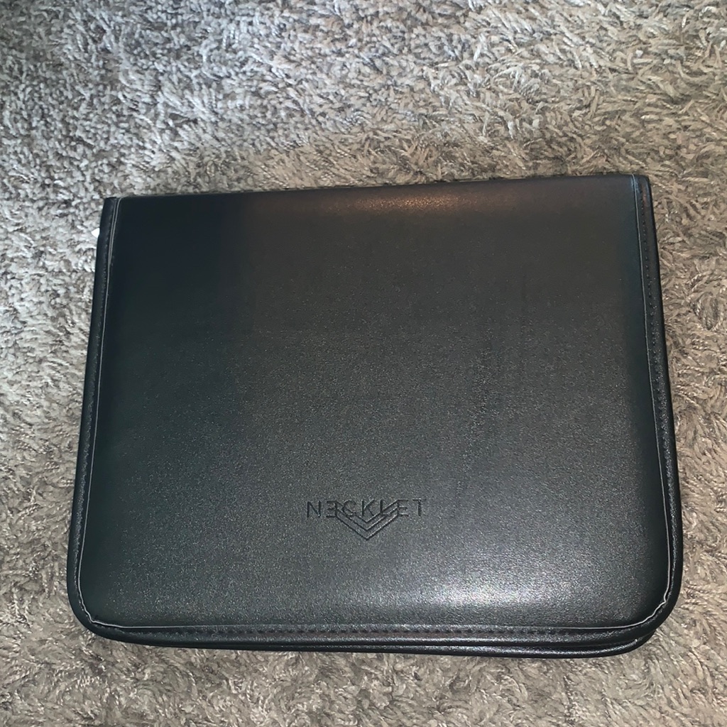 Necklet Case